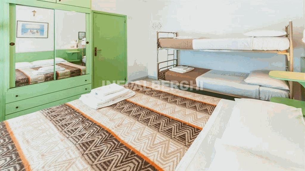 Hotel Caracas Католика Екстериор снимка